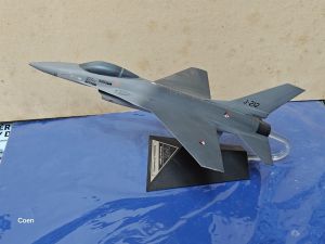 Image not found :F-16A Desk Top Model, presumably originally from the Factory