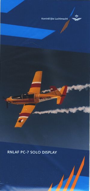Image not found :RNLAF PC-7 Solo Display (1994) (L-03 van boven met rook)